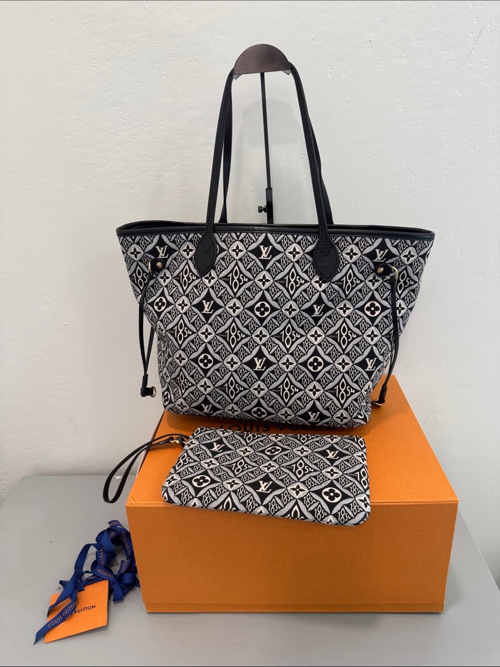 Louis Vuitton MM neverfull with pouch 1854 Monogram Jacquard